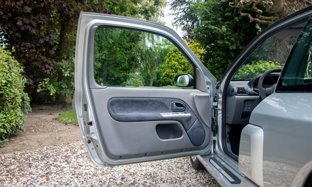 Renault-Clio-Sport-V6_0000s_0017_Renault-Clio-Sport-V6-bewerkt-11