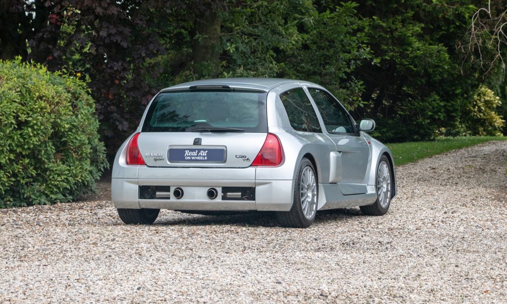 Renault-Clio-Sport-V6_0000s_0018_Renault-Clio-Sport-V6-bewerkt-10