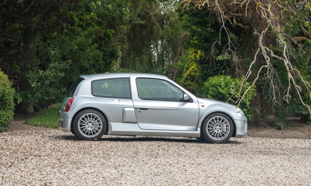 Renault-Clio-Sport-V6_0000s_0022_Renault-Clio-Sport-V6-bewerkt-6
