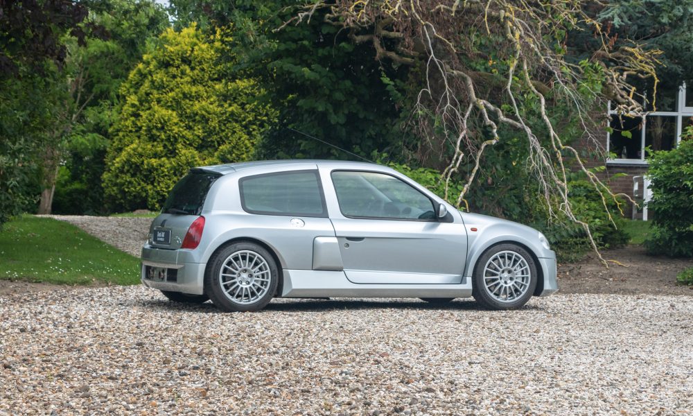 Renault-Clio-Sport-V6_0000s_0023_Renault-Clio-Sport-V6-bewerkt-5