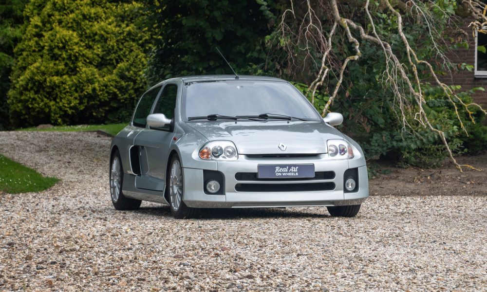 Renault-Clio-Sport-V6_0000s_0026_Renault-Clio-Sport-V6-bewerkt-2