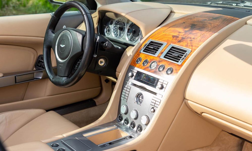 aston-martin-db9-volante-19