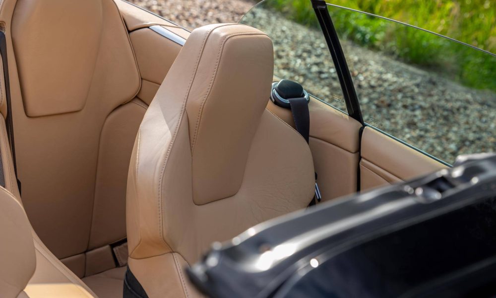 aston-martin-db9-volante-21