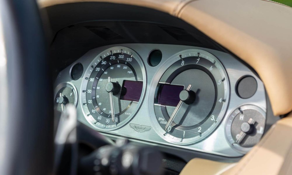 aston-martin-db9-volante-23