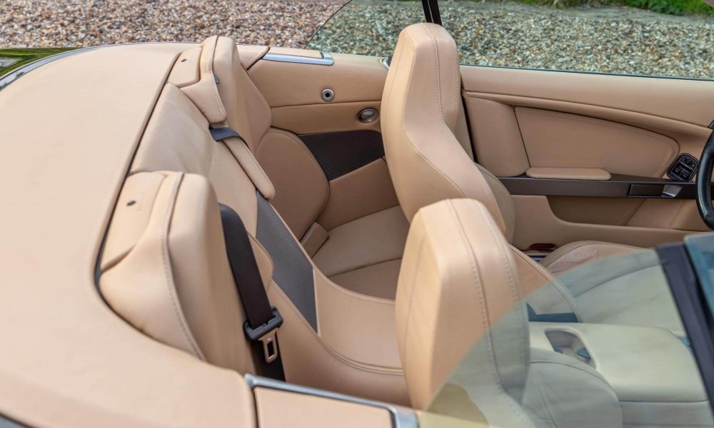 aston-martin-db9-volante-25