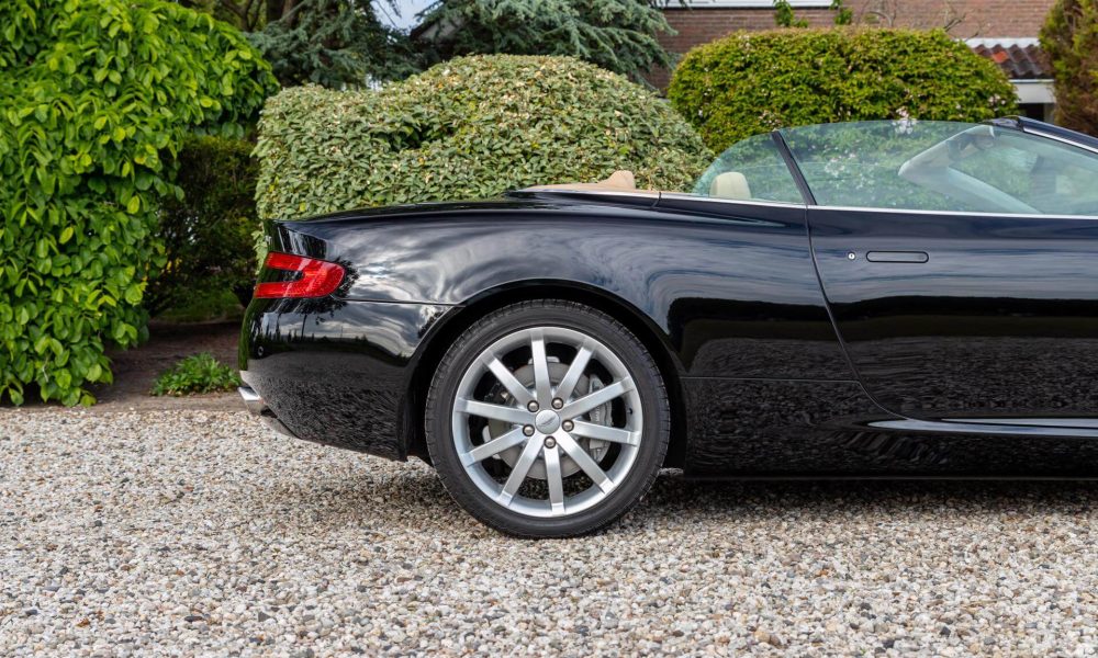 aston-martin-db9-volante-9