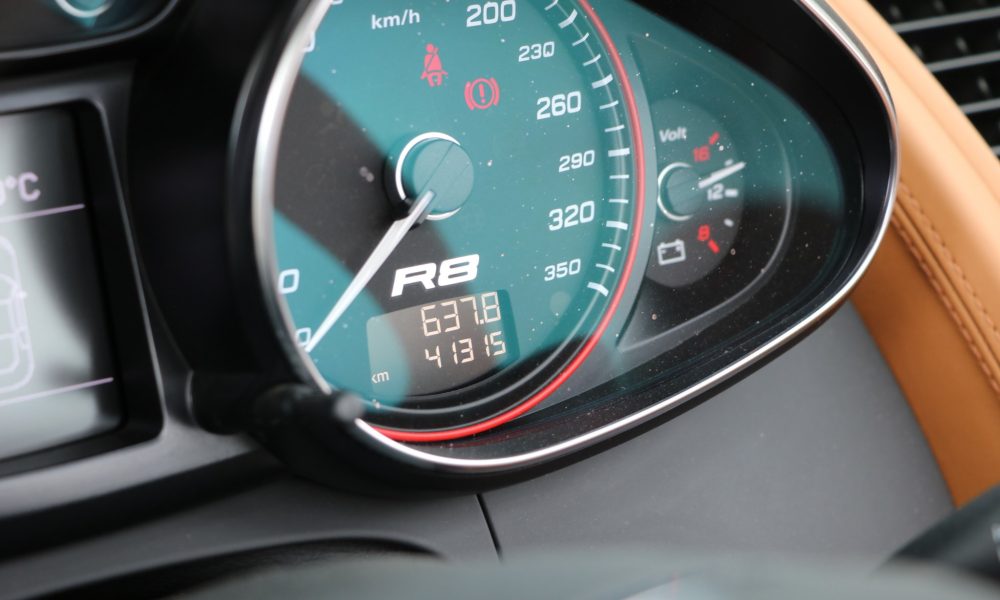 audi-r8-v10-manual-15-2048x1365