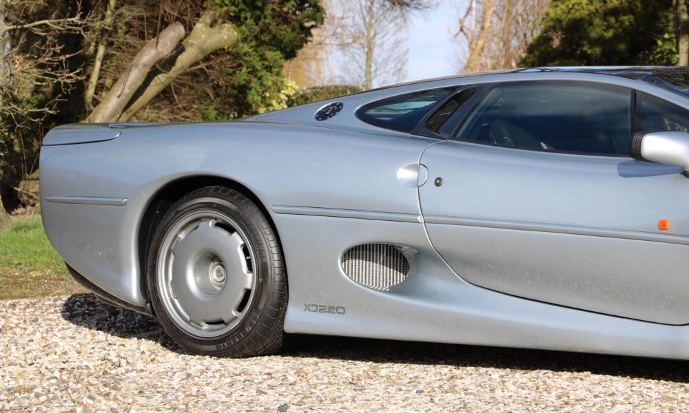 jaguar-xj220-079-12