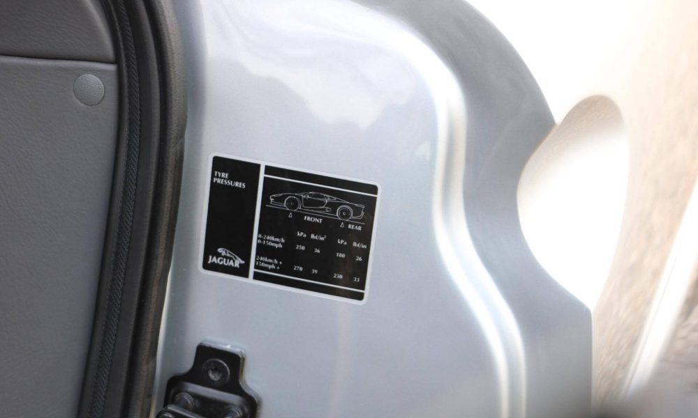 jaguar-xj220-123-17-2