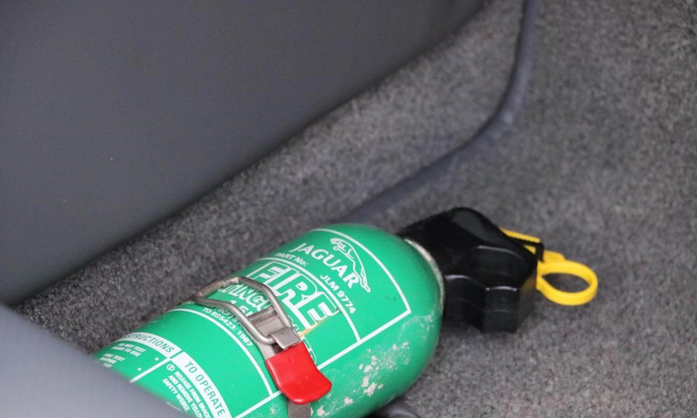 jaguar-xj220-123-25-2