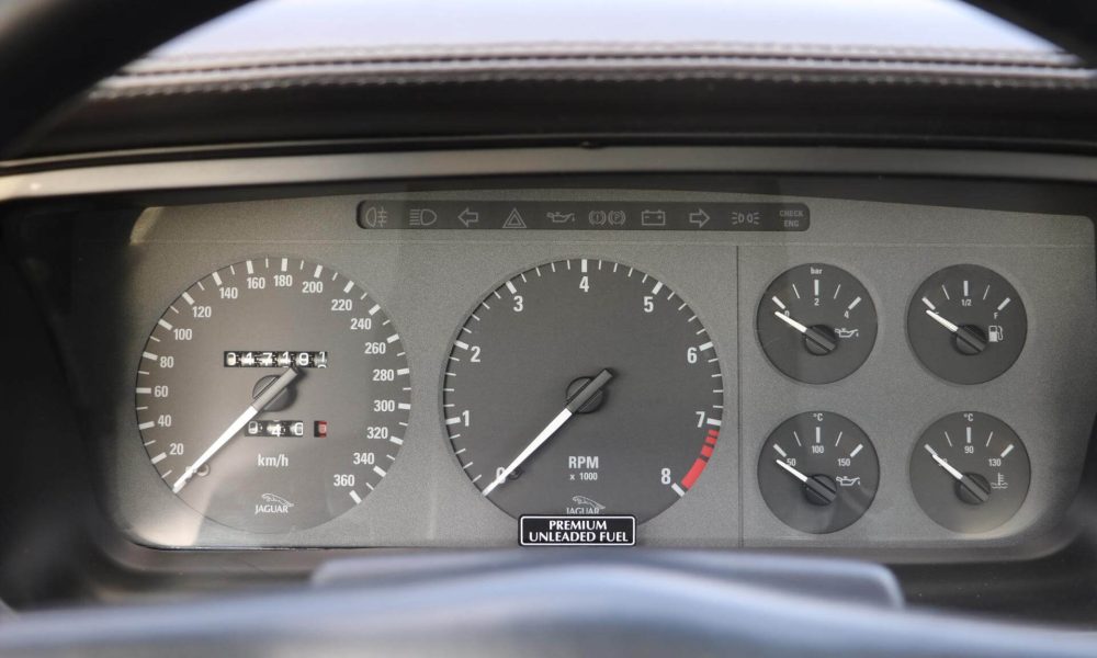 jaguar-xj220-123-27-2