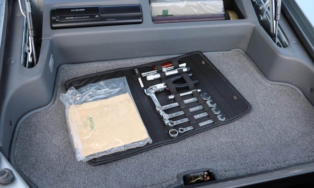 jaguar-xj220-123-32-2