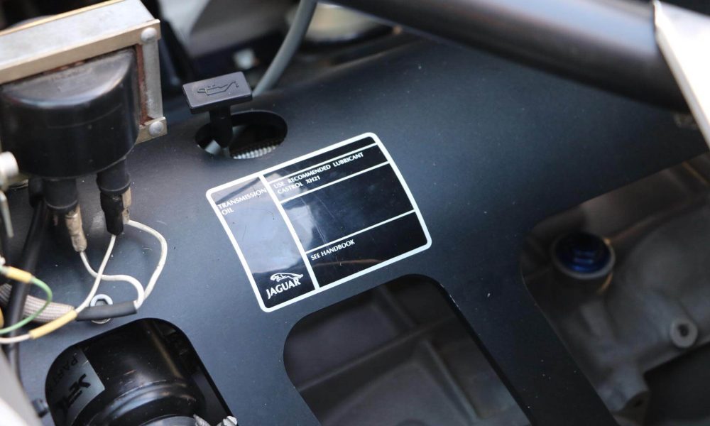 jaguar-xj220-123-38-2