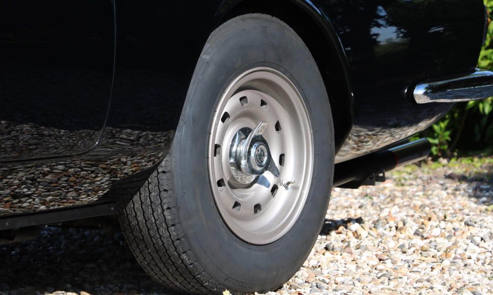 real-art-on-wheels-ferrari-365-gt-2-2-26