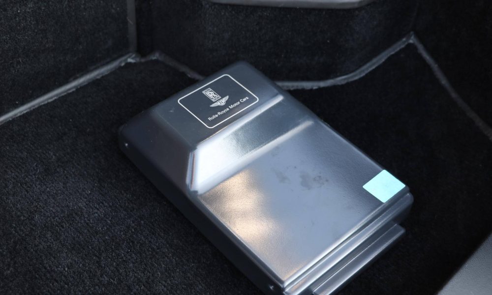 reala-art-on-wheels-bentley-azure-widebody-22