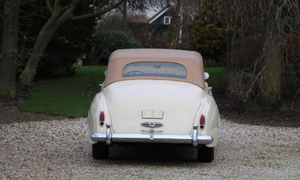 rolls-royce-silver-cloud-dhc-5
